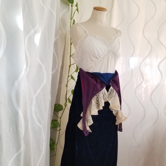 Vintage 1970s velvet dress w lace halter, Vampy backless long retro vntg maxi - Picture 15 of 15